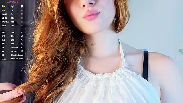 Snapshot of Juuulia_ chatting on July 13, 2026, 2:09 pm Juuulia online show from July 13, 2026, 2:09 pm