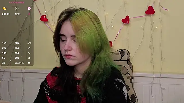 Snapshot of PortiaHedge chatting on October 17, 2025, 6:21 pm PortiaHedge online show from October 17, 2025, 6:21 pm