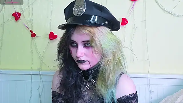 Snapshot of PortiaHedge chatting on October 31, 2025, 6:31 pm PortiaHedge online show from October 31, 2025, 6:31 pm