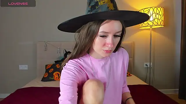 cutienaughtygirl online show from October 25, 2025, 9:28 am