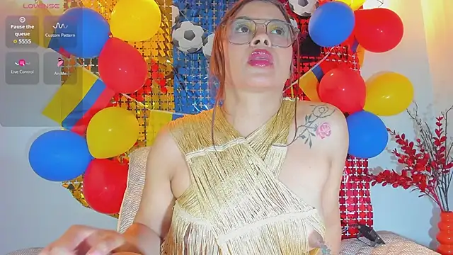 Karlaliones69 online show from June 14, 2026, 6:54 pm
