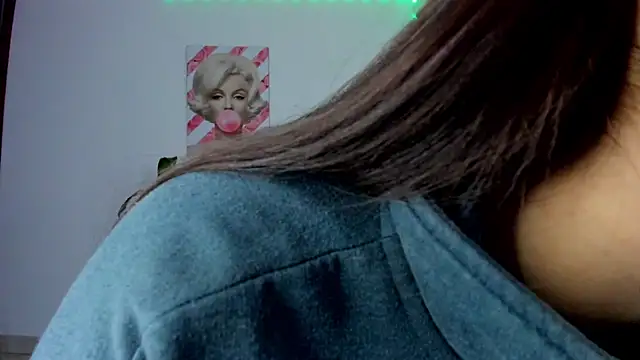 Snapshot of rouse_red chatting on November 15, 2025, 1:40 pm rouse red online show from November 15, 2025, 1:40 pm