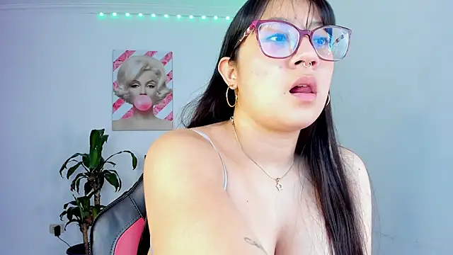 Snapshot of rouse_red chatting on November 18, 2025, 6:56 pm rouse red online show from November 18, 2025, 6:56 pm