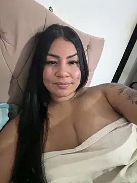 Snapshot of julianamascarada chatting on October 17, 2025, 2:15 am julianamascarada online show from October 17, 2025, 2:15 am