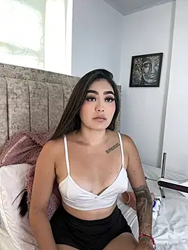 EmiilyEvans  online show from July 25, 2026, 8:39 pm