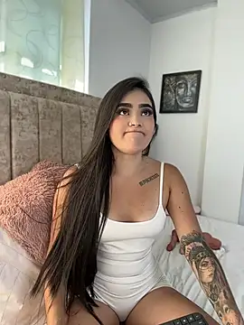 EmiilyEvans  online show from July 29, 2026, 7:34 pm