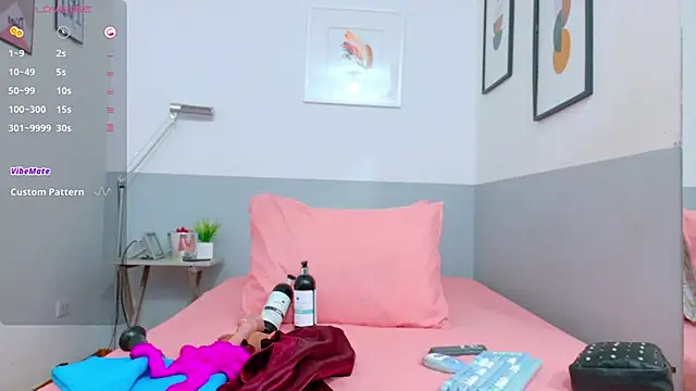 cutepetitee online show from September 20, 2025, 7:48 pm