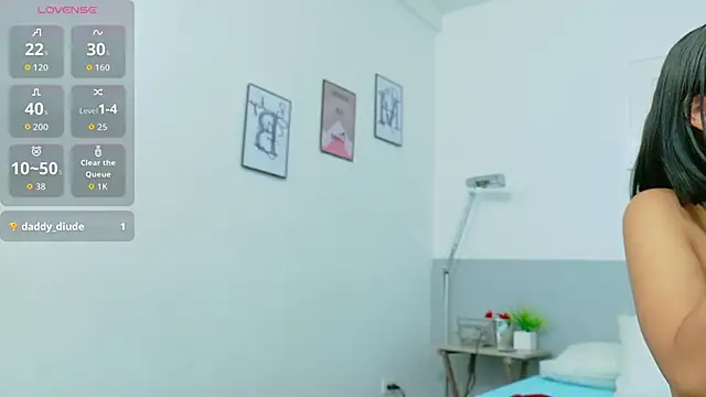 cutepetitee online show from September 29, 2025, 7:19 pm