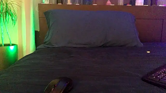 Snapshot of hgngoverlook chatting on November 19, 2025, 11:05 pm hgngoverlook online show from November 19, 2025, 11:05 pm