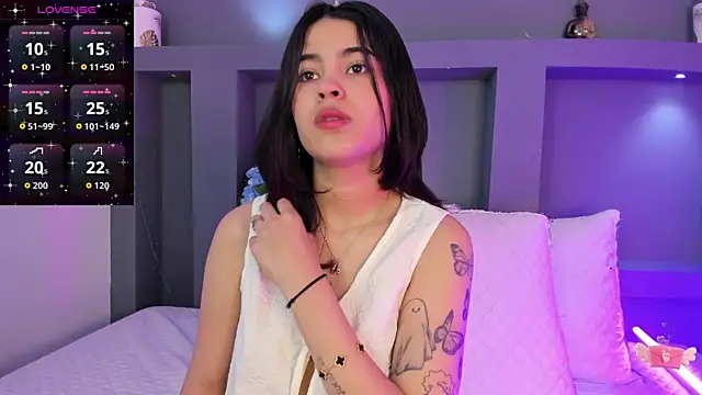 Snapshot of MaiaaCandy chatting on October 16, 2025, 8:10 pm MaiaaCandy online show from October 16, 2025, 8:10 pm