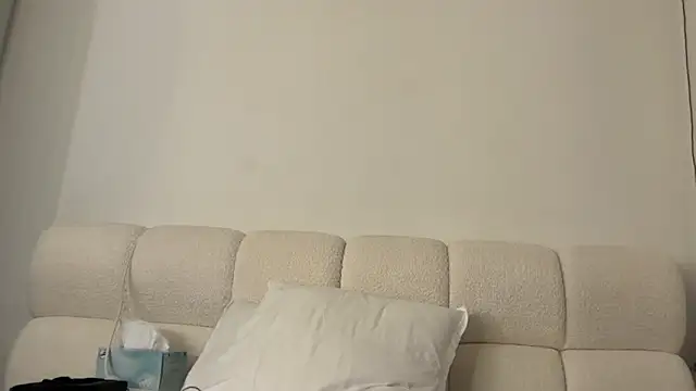 Snapshot of GiuliaDollx chatting on September 24, 2025, 4:10 pm GiuliaDollx online show from September 24, 2025, 4:10 pm