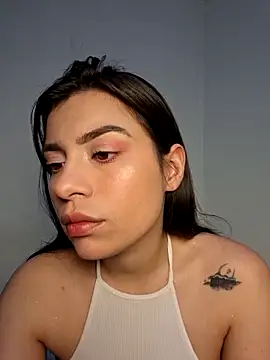 AmaiaSalvatore online show from September 26, 2025, 9:41 pm