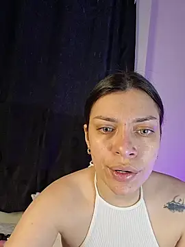 Snapshot of AmaiaSalvatore chatting on May 13, 2026, 9:44 pm AmaiaSalvatore online show from May 13, 2026, 9:44 pm