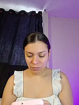 Snapshot of AmaiaSalvatore chatting on May 15, 2026, 8:16 pm AmaiaSalvatore online show from May 15, 2026, 8:16 pm