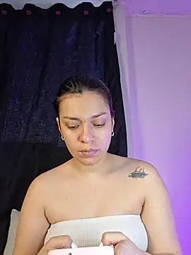 Snapshot of AmaiaSalvatore chatting on May 21, 2026, 9:44 pm AmaiaSalvatore online show from May 21, 2026, 9:44 pm