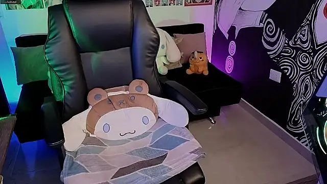 Yuhwan  online show from February 4, 2026, 2:28 am