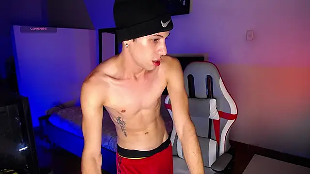 Snapshot of santiago_cutex chatting on June 7, 2026, 3:10 am santiago cutex online show from June 7, 2026, 3:10 am