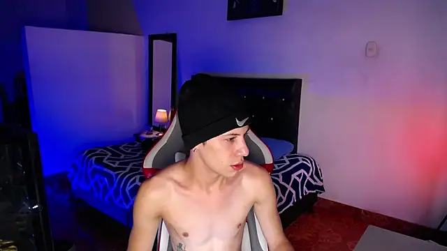 Snapshot of santiago_cutex chatting on July 7, 2026, 8:35 pm santiago cutex online show from July 7, 2026, 8:35 pm