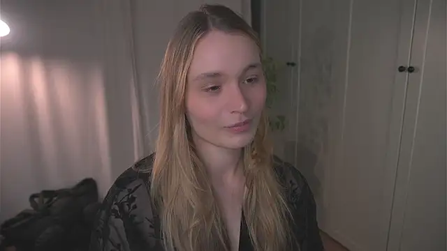 lisa schiele online show from February 8, 2026, 8:12 pm