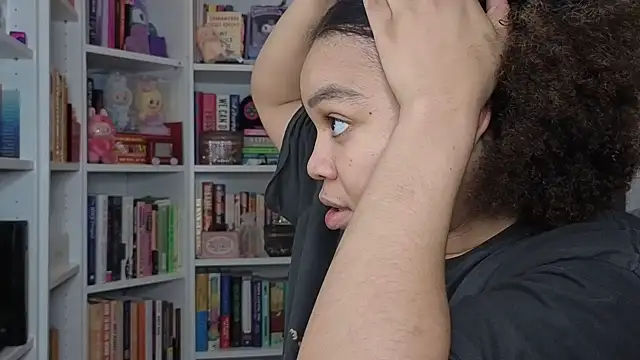 Snapshot of zahrabliss chatting on October 23, 2025, 12:43 am zahrabliss online show from October 23, 2025, 12:43 am