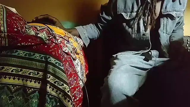 Snapshot of EYEzIAM chatting on November 6, 2025, 9:54 am EYEzIAM online show from November 6, 2025, 9:54 am