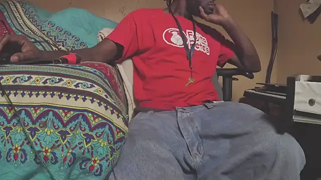 Snapshot of EYEzIAM chatting on November 19, 2025, 8:03 am EYEzIAM online show from November 19, 2025, 8:03 am