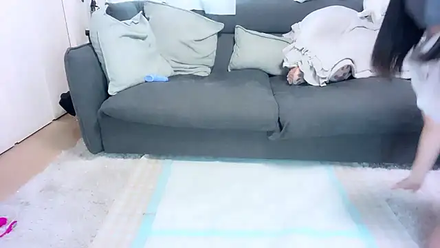 Snapshot of moemilk chatting on November 6, 2025, 1:06 am moemilk online show from November 6, 2025, 1:06 am