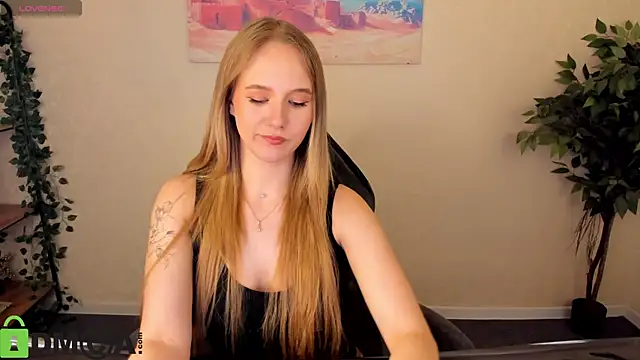 Snapshot of Casey_Sweeet chatting on May 17, 2026, 2:35 pm Casey Sweeet online show from May 17, 2026, 2:35 pm