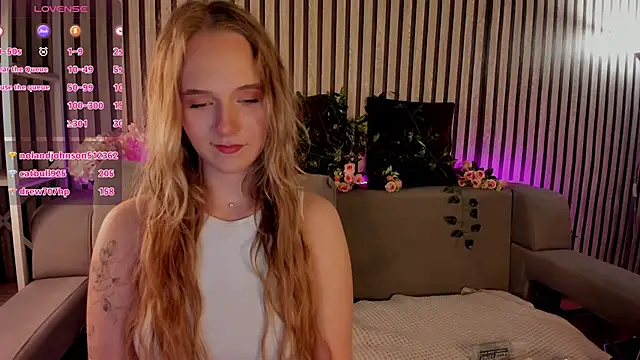 Snapshot of Casey_Sweeet chatting on May 21, 2026, 9:33 pm Casey Sweeet online show from May 21, 2026, 9:33 pm