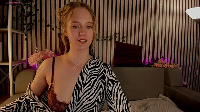 Snapshot of Casey_Sweeet chatting on June 4, 2026, 9:26 am Casey Sweeet online show from June 4, 2026, 9:26 am