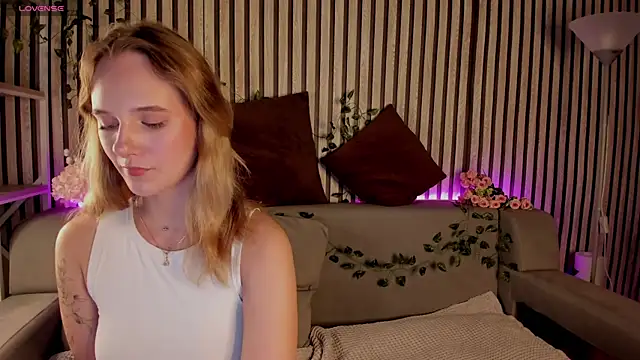 Snapshot of Casey_Sweeet chatting on June 8, 2026, 3:45 pm Casey Sweeet online show from June 8, 2026, 3:45 pm
