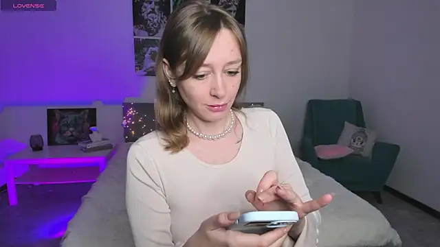 Snapshot of evashiny_ chatting on November 28, 2025, 3:42 am evashiny online show from November 28, 2025, 3:42 am