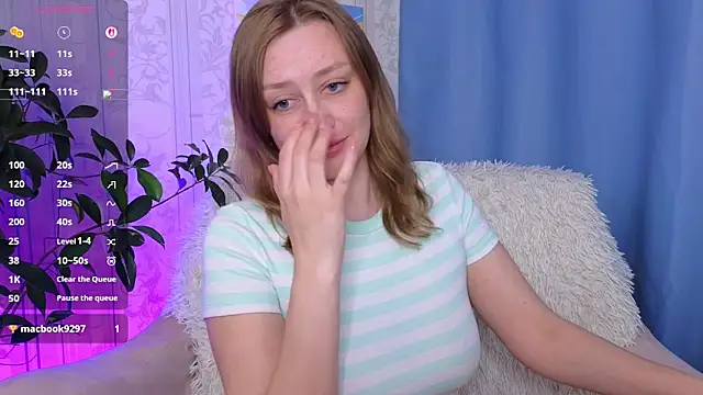 Snapshot of evashiny_ chatting on May 8, 2026, 3:01 am evashiny online show from May 8, 2026, 3:01 am