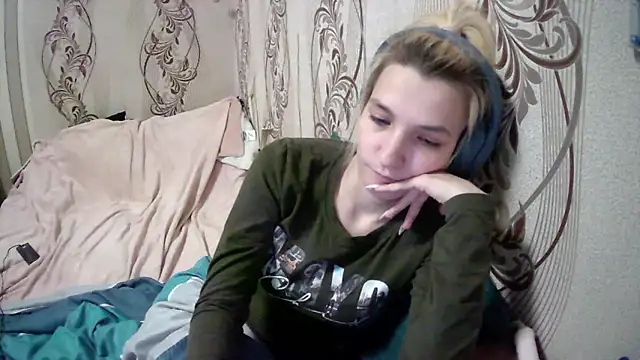 AlissaClark online show from April 30, 2026, 8:48 pm
