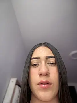 isabela l online show from February 8, 2026, 7:50 pm