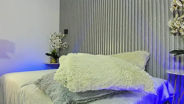 Snapshot of SOPHICOLLINS chatting on September 25, 2025, 7:06 pm SOPHICOLLINS online show from September 25, 2025, 7:06 pm