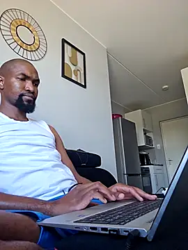 mojaymort online show from December 3, 2025, 7:27 am