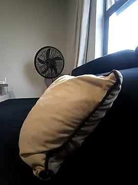 mojaymort online show from April 19, 2026, 1:10 pm