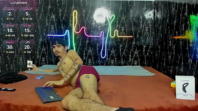 nextboywell1 online show from December 23, 2025, 3:04 am