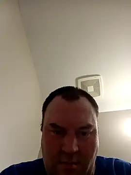 brokenheartguy40 online show from October 6, 2025, 3:26 am