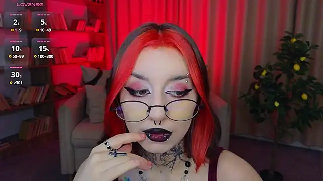 Snapshot of Mistress__Marcelline chatting on May 7, 2026, 1:55 am Mistress Marcelline online show from May 7, 2026, 1:55 am