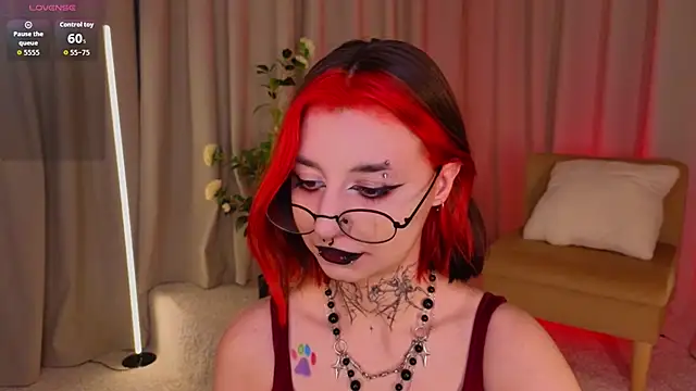 Snapshot of Mistress__Marcelline chatting on May 8, 2026, 2:28 am Mistress Marcelline online show from May 8, 2026, 2:28 am