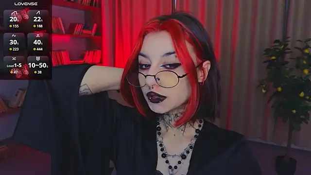 Snapshot of Mistress__Marcelline chatting on May 15, 2026, 1:45 am Mistress Marcelline online show from May 15, 2026, 1:45 am