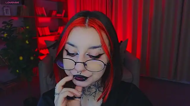 Snapshot of Mistress__Marcelline chatting on May 19, 2026, 1:22 am Mistress Marcelline online show from May 19, 2026, 1:22 am