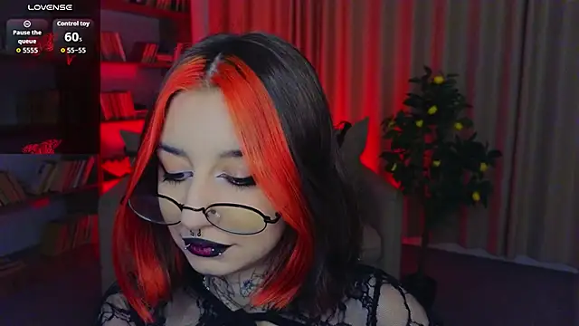 Snapshot of Mistress__Marcelline chatting on May 25, 2026, 1:44 am Mistress Marcelline online show from May 25, 2026, 1:44 am