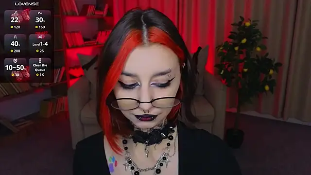Snapshot of Mistress__Marcelline chatting on May 27, 2026, 1:35 am Mistress Marcelline online show from May 27, 2026, 1:35 am