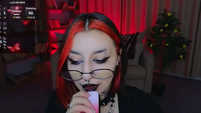 Snapshot of Mistress__Marcelline chatting on May 28, 2026, 2:09 am Mistress Marcelline online show from May 28, 2026, 2:09 am