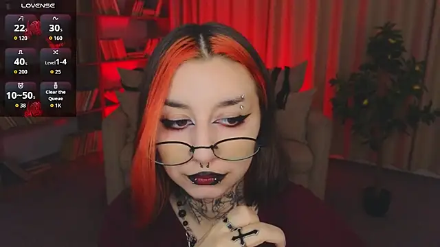Snapshot of Mistress__Marcelline chatting on June 3, 2026, 2:14 am Mistress Marcelline online show from June 3, 2026, 2:14 am