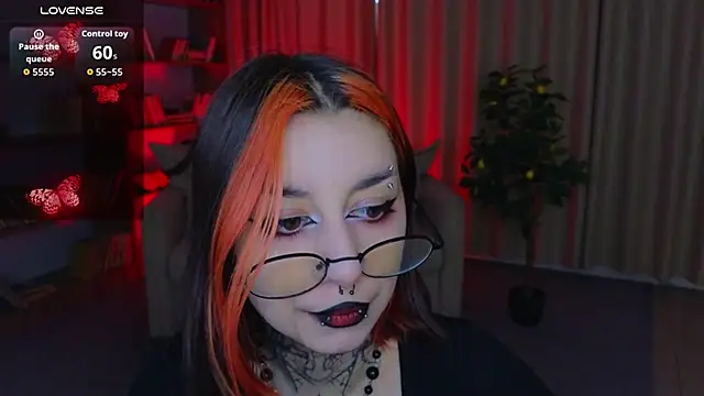 Snapshot of Mistress__Marcelline chatting on June 18, 2026, 1:50 am Mistress Marcelline online show from June 18, 2026, 1:50 am