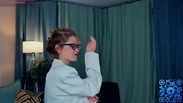 EdlinGathright online show from October 29, 2025, 3:42 am